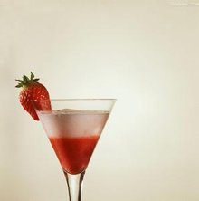 冰飞燕草莓气泡酒